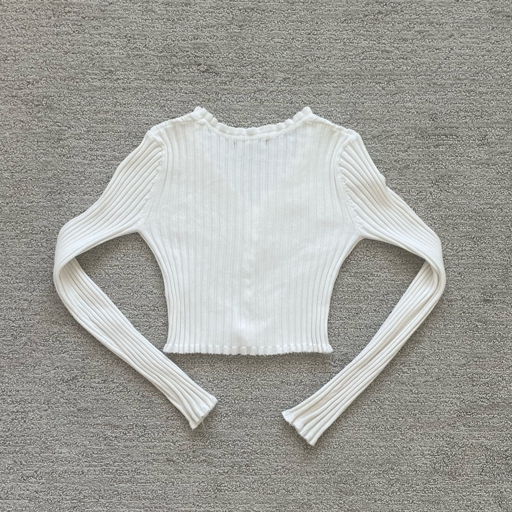 Women’s Ribbed Cream Ivory White Long Sleeve Lettuce Edge Ruffle Crop Top Blouse - Picture 2 of 3